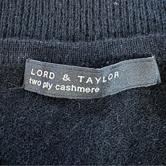 Lord & Taylor Cashmere Crewneck Black Sweater Vest. NWT. Small. - Picture 3 of 6